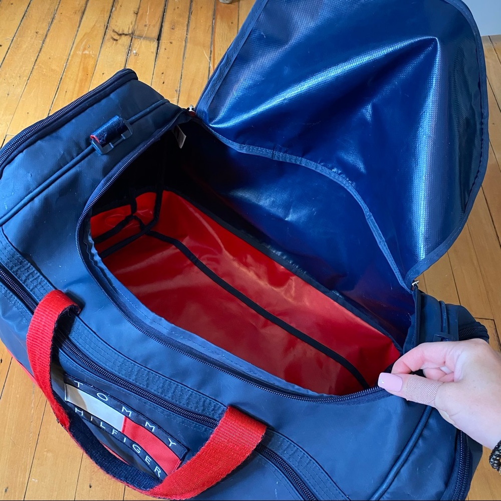 Tommy Hilfiger duffel bag - Picture 3 of 8